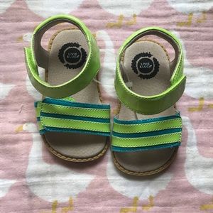 New livie & Lucca green taffy apple sandals